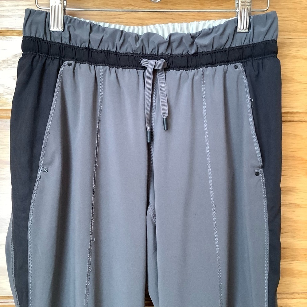 LULULEMON Gray Run Bandit Track Pant Gorpcore Jogger Parachute Size 4 - Picture 7 of 13